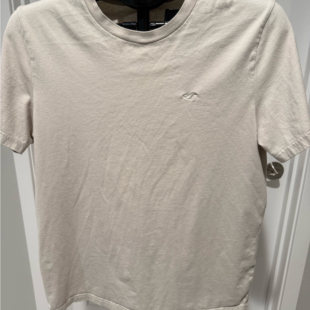 Hollister Men's Short Sleeve Beige Tee